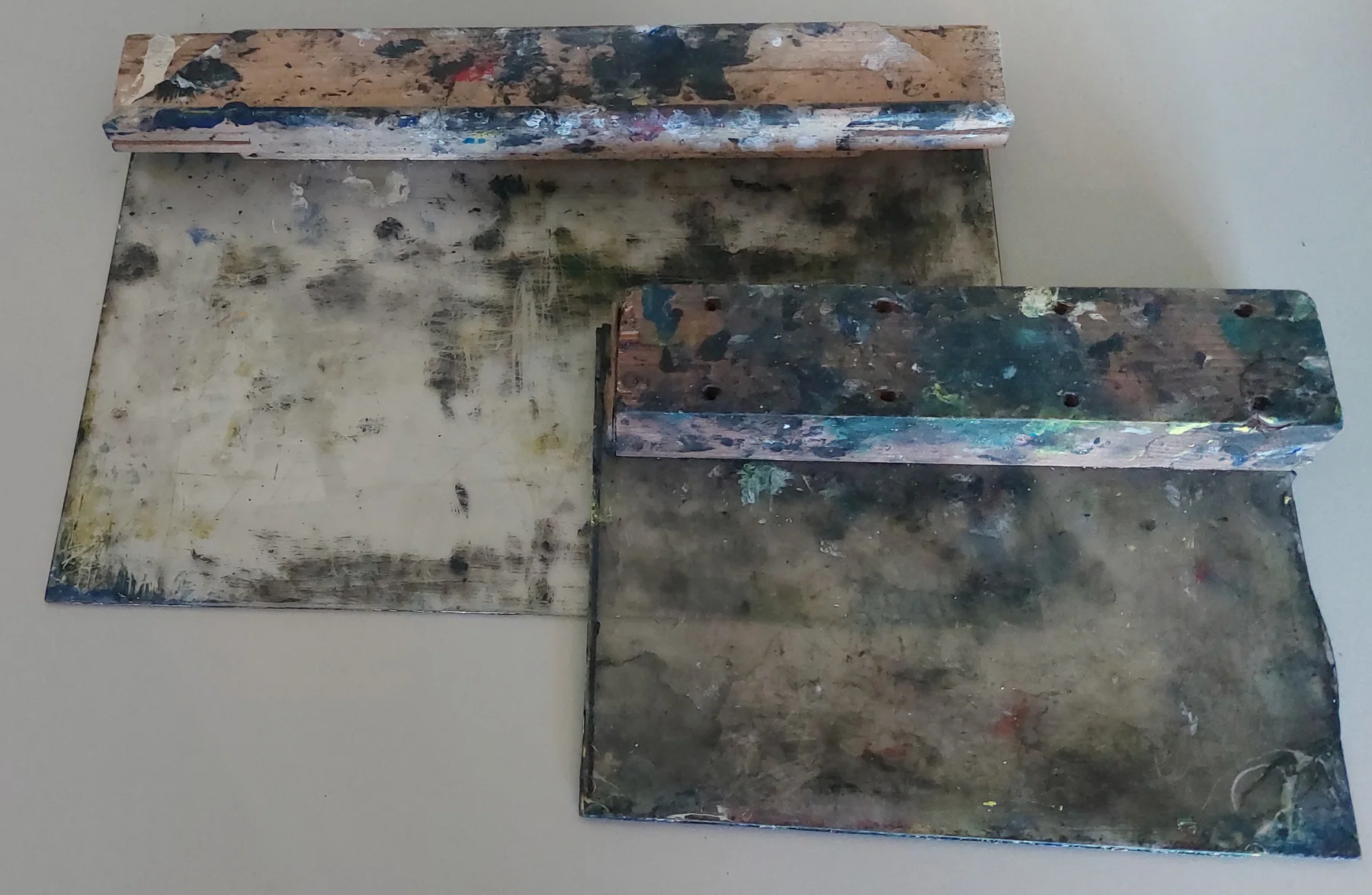 Von Hilko Weerda selbst gebaute Plexiglasrakeln verschiedener Größe