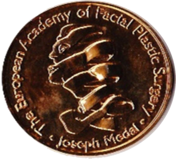 Bronzefarbene Jacques-Joseph-Medaille mit einem plastisch-chirurgischen Profilmotiv.