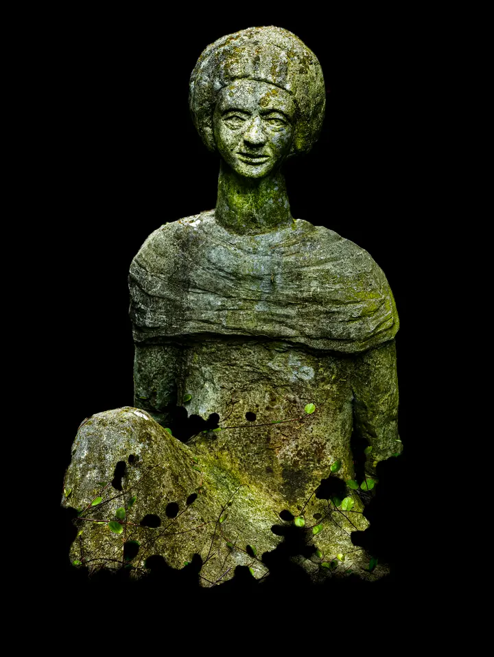 Sitzende Figur